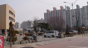 왜관초교 허문 담장 다시 설치