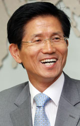 사람다움 잊지 않고 소외계층 돌보는 한길 걸어