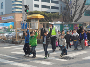 왜관초등, 교통안전 캠페인 벌여