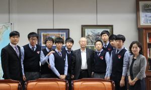 순심고 학생들, 백선엽 장군과 인터뷰 가져