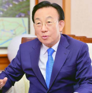김관용지사, 재지지도 1위·도정수행도 높은 평가