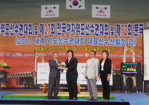 '역도 여왕' 장미란, 부산서 공식 은퇴
