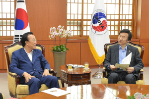 김관용지사, 폭염 속에서도 지역현안 챙겨<br>외교부장관, 청와대 비서실장·수석 등 면담