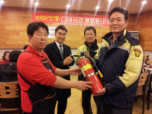 석적읍의용소방대, 석적읍 중리상가 소화기 기증