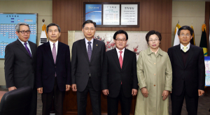 신영개발 신근철 대표, 금오사 신점단 주지 호이장학금 기탁