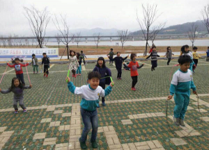관호초등, 칠곡보 건강걷기 사제동행 교육활동
