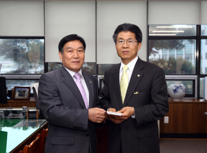 이연주 작가 출판기념회 수익금, 세월호 희생자 성금으로