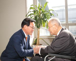 백선기 칠곡군수·백선엽 장군, 호국의 길로 7년째 우정 이어와