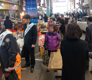 칠곡군 공직자, 설맞이 전통시장 장보기 행사 추진