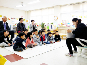 왜관초병설유치원, 학부모동아리 동화책 읽어주기 활동 실시