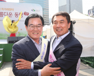 백선기 칠곡군수–박성일 완주군수, 5년 우정 ‘눈길’