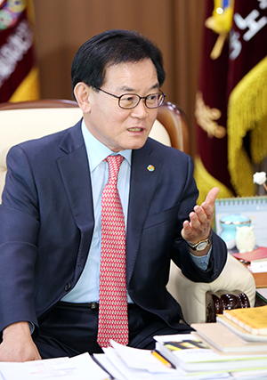 백선기 칠곡군수, 황교안 한국당 대표 KBS 수신료 거부 챌린지 이어받아