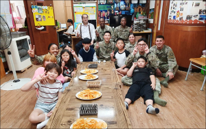 아동복지설 찾은 미군장병들, 추석시즌에 감사와 기쁨 함께 나눠