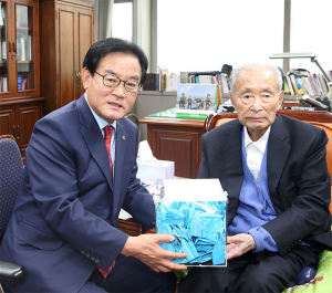 백선기 칠곡군수, 백선엽 장군 '백수(白壽) 생신' 축하 예방