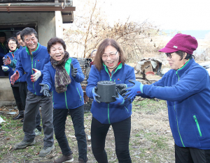 칠곡군새마을회, 소외계층3백가구 연탄 전달