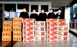 민주평통 칠곡군협의회, 칠곡군에 컵라면 74박스 전달