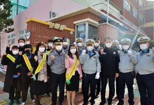 이익훈 칠곡경찰서장, 장곡초 등굣길 교통안전활동 격려 방문