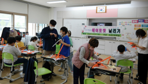 가산초에서 ‘신나는 과학 놀이’에 빠져 볼까요