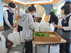 약목고, 학교에서 직접 재배한 안심 채소 시식 행사 실시