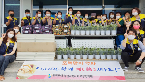 동명면 지역사회보장협의체, 초복맞아 취약계층 삼계탕과 반려식물 전달