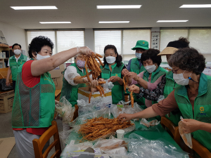 칠곡군새마을부녀회, 홀몸 어르신 대상 삼계탕 재료 전달