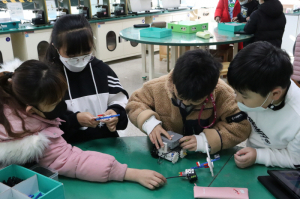 로봇 코딩·웹툰 체험으로 미래 직업 탐색하기