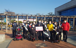 왜관라이온스, 칠곡교통장애인협회 전동스쿠터 구입비 100만원 지원