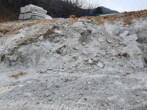 기산 석재공장 돌가루 날려 말썽
