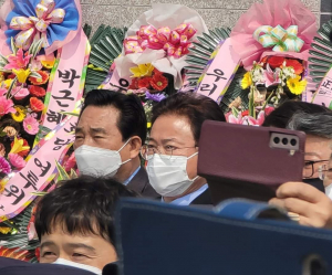 이철우 도지사, 박 전 대통령 귀향 환영위해 사저로
