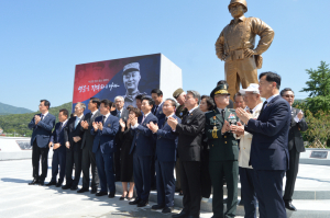 6·25전쟁 영웅 백선엽 장군 동상 제막