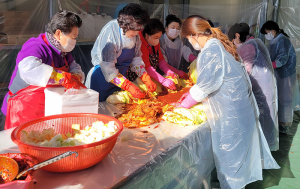 바르게살기운동 칠곡군여성회, 다문화가정 김장담그기 행사