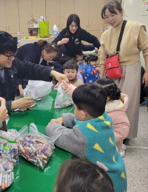 칠곡군, 어린이들이 폐건전지 모으기 행사 참여‘눈길’