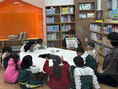 칠곡군립도서관, 아름다운 이야기 할머니 운영