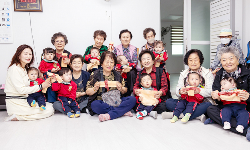 “이번엔 우리가 줄게요”…어린이날, 선물하는 아이들