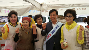 이완영 의원, 영호남 화합의 농산물 직거래장터 청계천서 열어