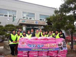 칠곡군 사랑의 열매 나눔봉사단 ‘11월의 산타’ 이불전달