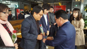 백선기 군수, 생일축하 하며 직원과의 소통