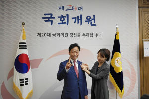 이완영 의원, 당선인으로서는 처음 20대 국회 배지