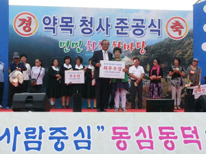 ‘약목면민 노래자랑’ 신청사 전정에서 성황리 개최
