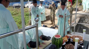 303고지 미군포로 학살희생자 한미합동위령제 올려