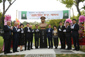 독립운동가이자 초대50사단장인 ‘권준 장군 흉상’ 제막식 열려