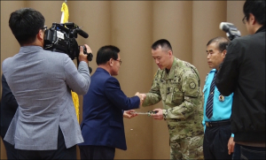 제4회 낙동강세계평화대축전 평가회서 유공자 시상