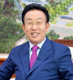 '분권형 개헌' 앞세운 대선 행보?<br>김관용 '혁신과 통합 보수연합' 대표