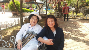 칠곡노인복지센터, 온새미로 봉사단과 함께 봄 나들이