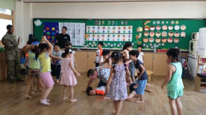 왜관중앙초등, 멀지만 가까운 이웃 행복을 나누어요