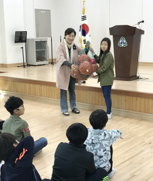 낙산초등, 보라데이 4행시 짓기 수상