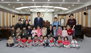 칠곡군의회, 므네메어린이집 의회 견학 방문