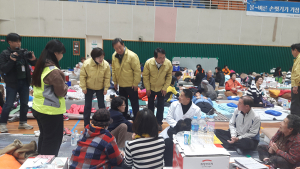 이완영 의원, 포항 지진 피해현장 찾아 이재민 위로