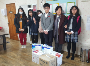 왜관중 학생봉사동아리, 지역아동센터 지원품 전달