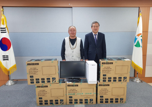 법성사 자은스님, 취약계층 학생을 위한 ‘사랑의 컴퓨터’ 전달 